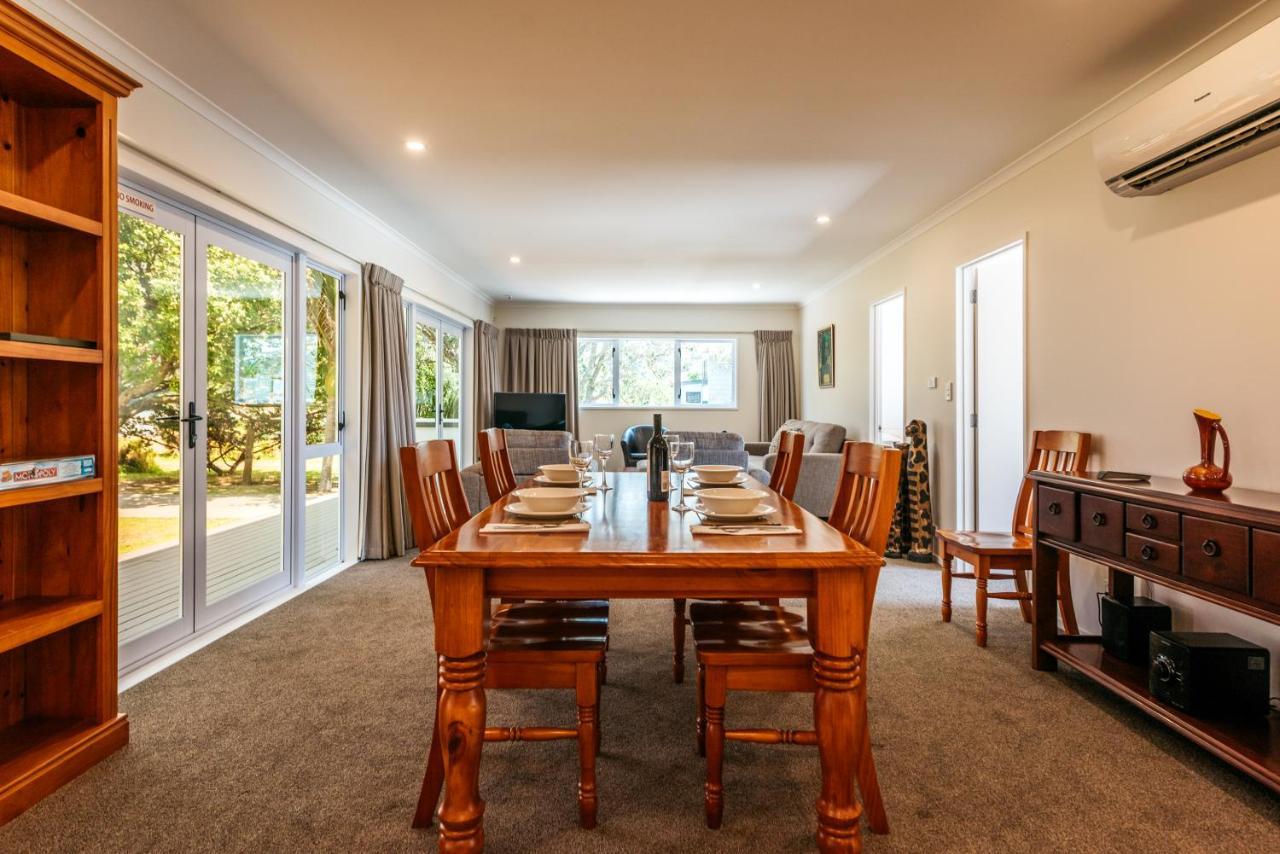 Number Six - Oneroa Holiday Home Bagian luar foto
