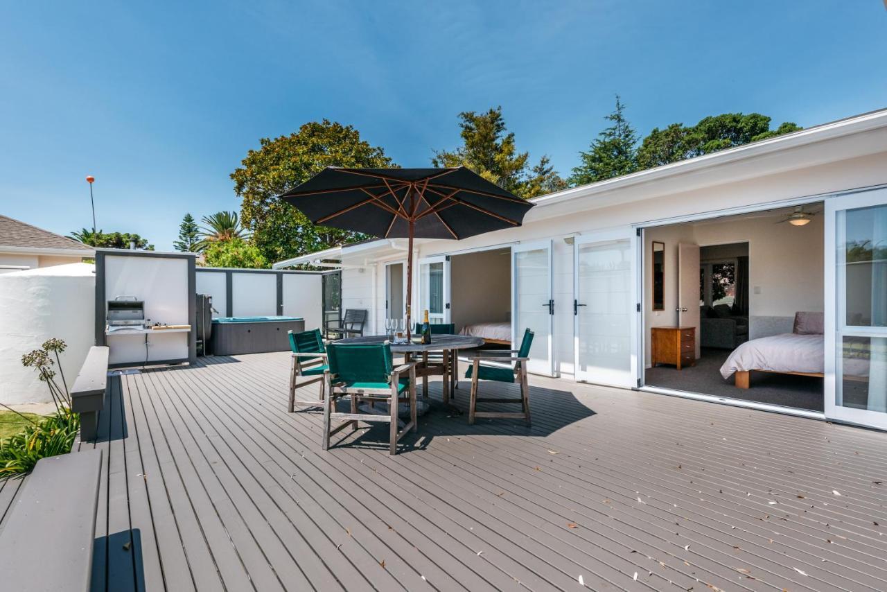 Number Six - Oneroa Holiday Home Bagian luar foto