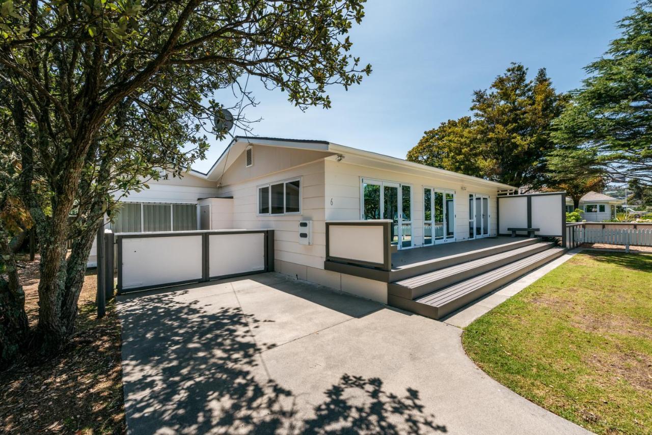 Number Six - Oneroa Holiday Home Bagian luar foto